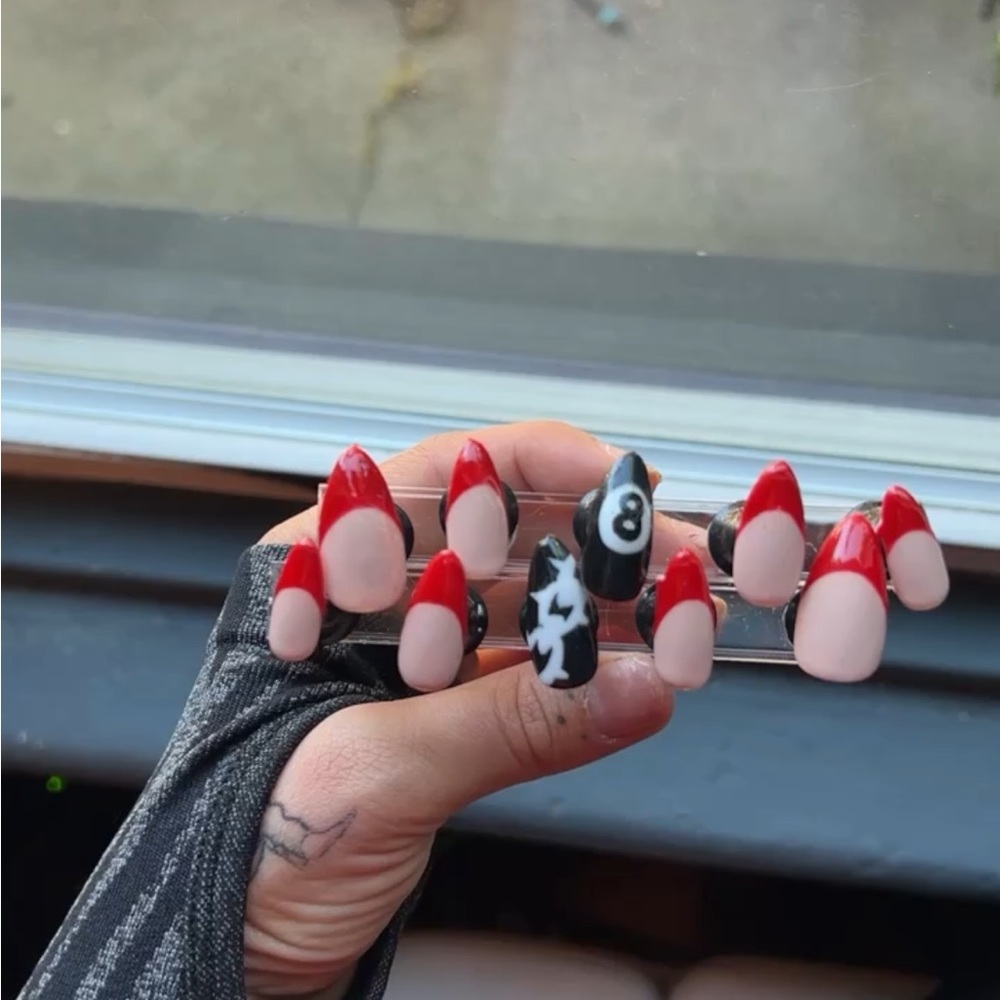 magic 8 ball press on nails